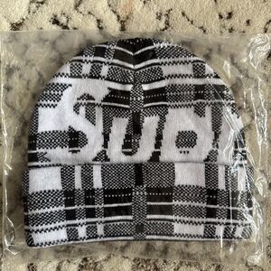 Supreme Big Logo Beanie White Plaid FW23 Brand New